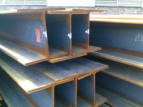 PERBANDINGAN RANGKA BAJA WF VS RANGKA KAYU: MANA YANG LEBIH UNGGUL?