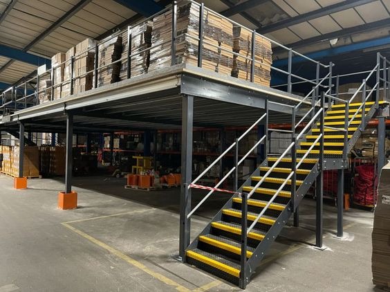 PERAN MEZZANINE DALAM DESAIN RUANG HIBURAN DAN REKREASI