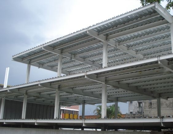 PENGGUNAAN BAJA RINGAN DALAM PROYEK PEMBANGUNAN SEKOLAH DAN KAMPUS