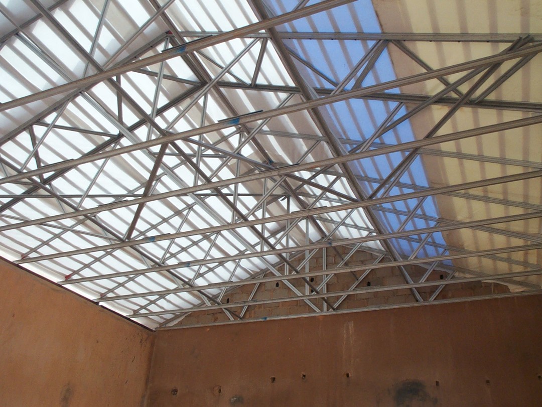 PENGGUNAAN BESI SIKU DALAM RANGKA ATAP