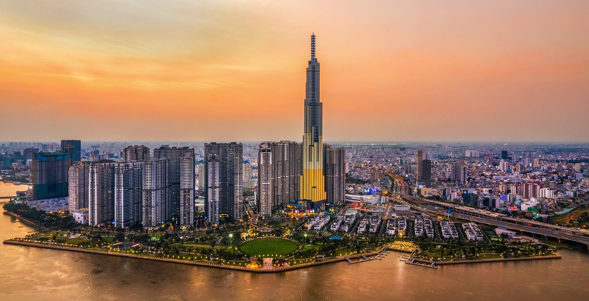 LANDMARK 81: SIMBOL KEMAJUAN VIETNAM DI HO CHI MINH CITY