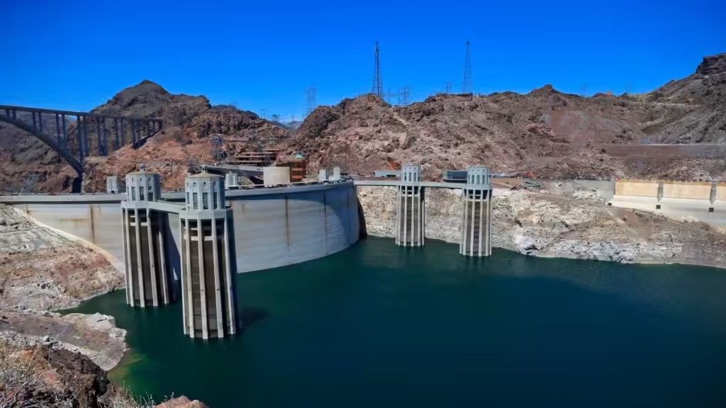 MENYELAMI LEBIH DALAM BENDUNGAN HOOVER: RAKSASA BETON DI SUNGAI COLORADO