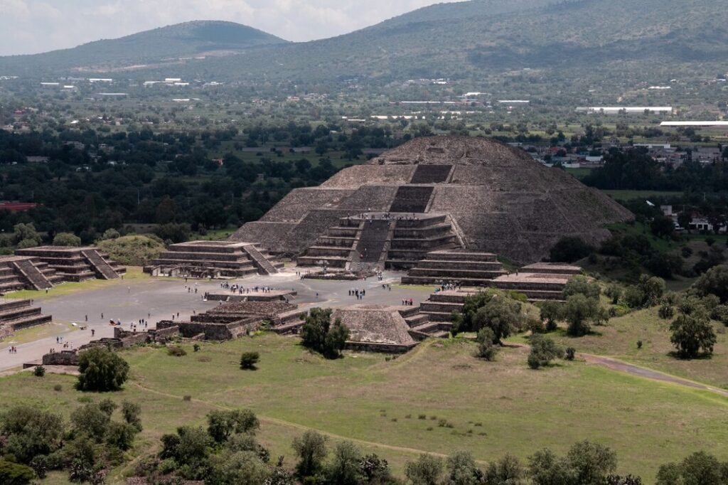 SITUS SEJARAH CHICHEN ITZA MEKSIKO : SEJARAH DAN FAKTA
