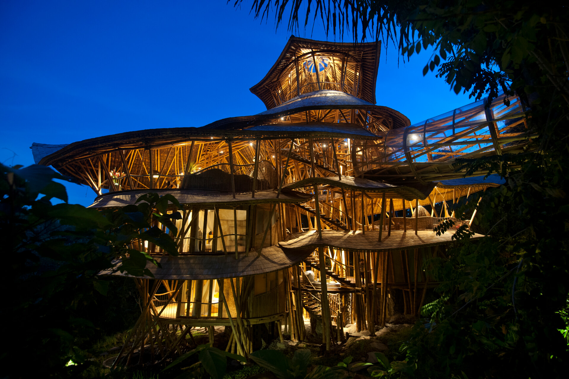 SHARMA SPRING BAMBOO HOUSE: KEAJAIBAN ARSITEKTUR BAMBU DI BALI