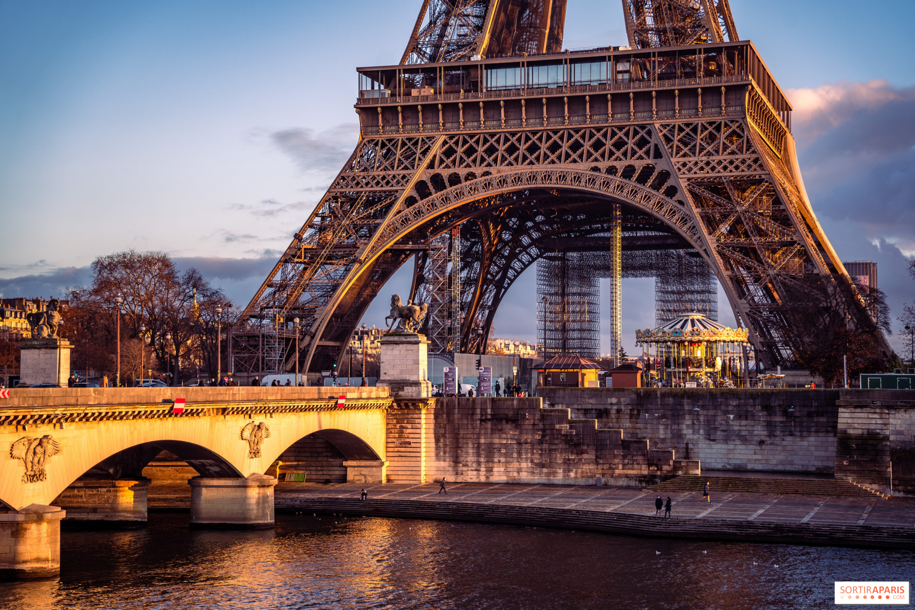 JEMBATAN DEKAT MENARA EIFFEL: PONT D'IÉNA – JEMBATAN ELEGAN DI KAKI MENARA EIFFEL